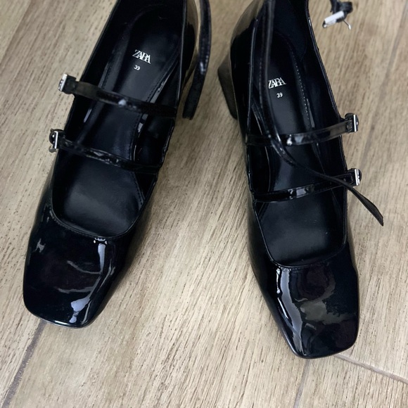 Faux patent leather block heels shoes by ZARA. - Picture 3 of 3